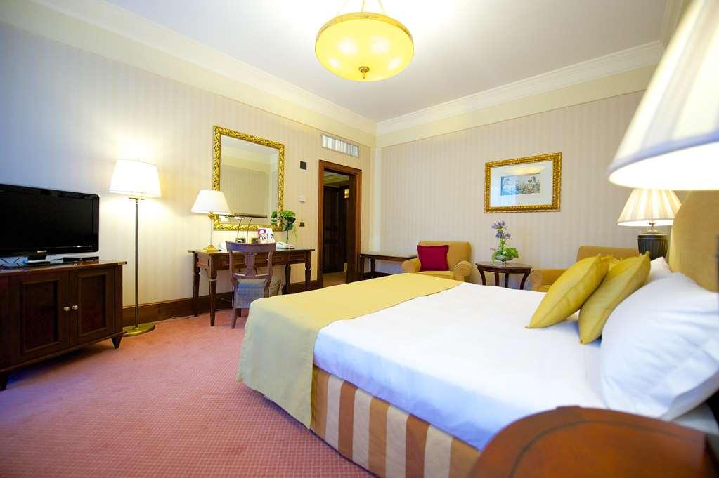 Excelsior Palace Palermo Room photo
